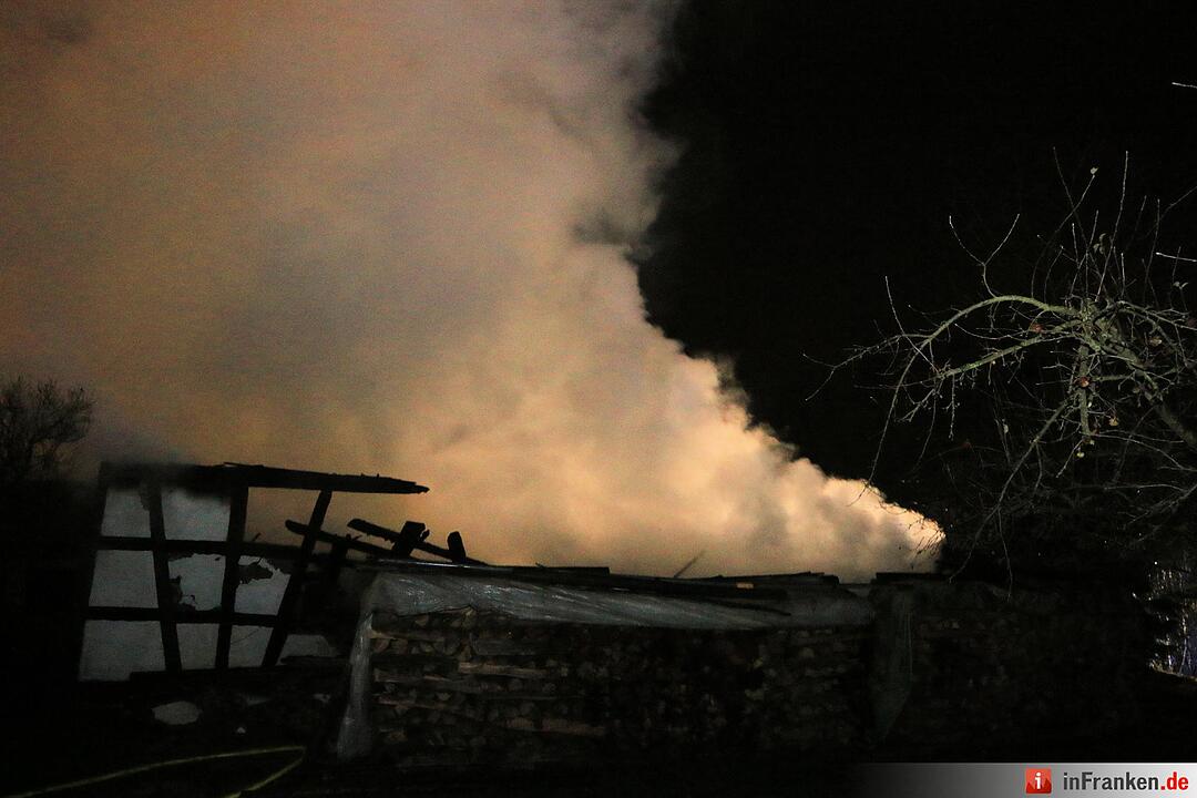 Großeinsatz: Scheunenbrand in Seigendorf