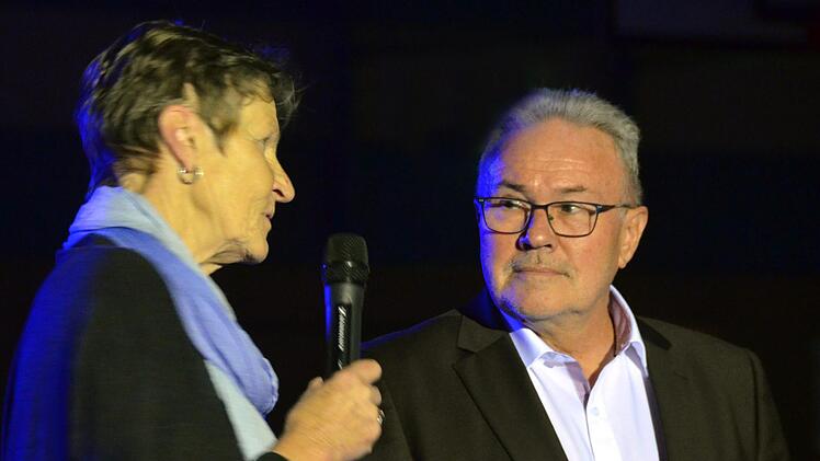 TSV-Vorsitzende Hannelore Schön und Bürgermeister Thomas Leiner im Gespräch. Peter Rauch