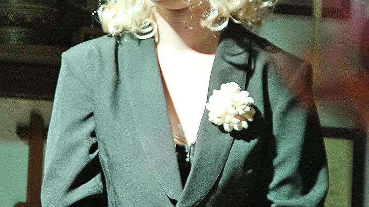 Als "Marlene Dietrich" kam Manuel Demel beim Männerballett "Vier Diven" auf die Bühne. Foto: Dieter Britz