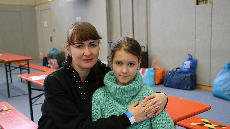 Anna und Tochter Sophia sind froh, nun endlich in Sicherheit zu sein. Foto: Romy Denk