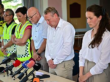 Schulbus in Belgien von Zug erfasst
