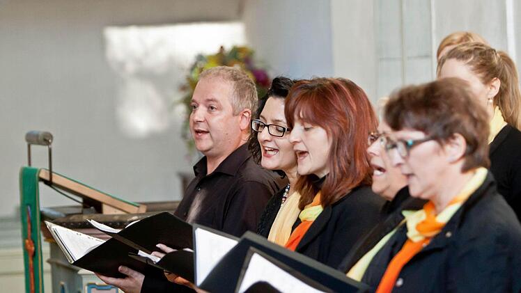 Der SMS-Chor Ludwigsstadt bei seinem Gastspiel in der Heilig-Kreuz-Kirche Coburg.Foto: Jochen Berger
