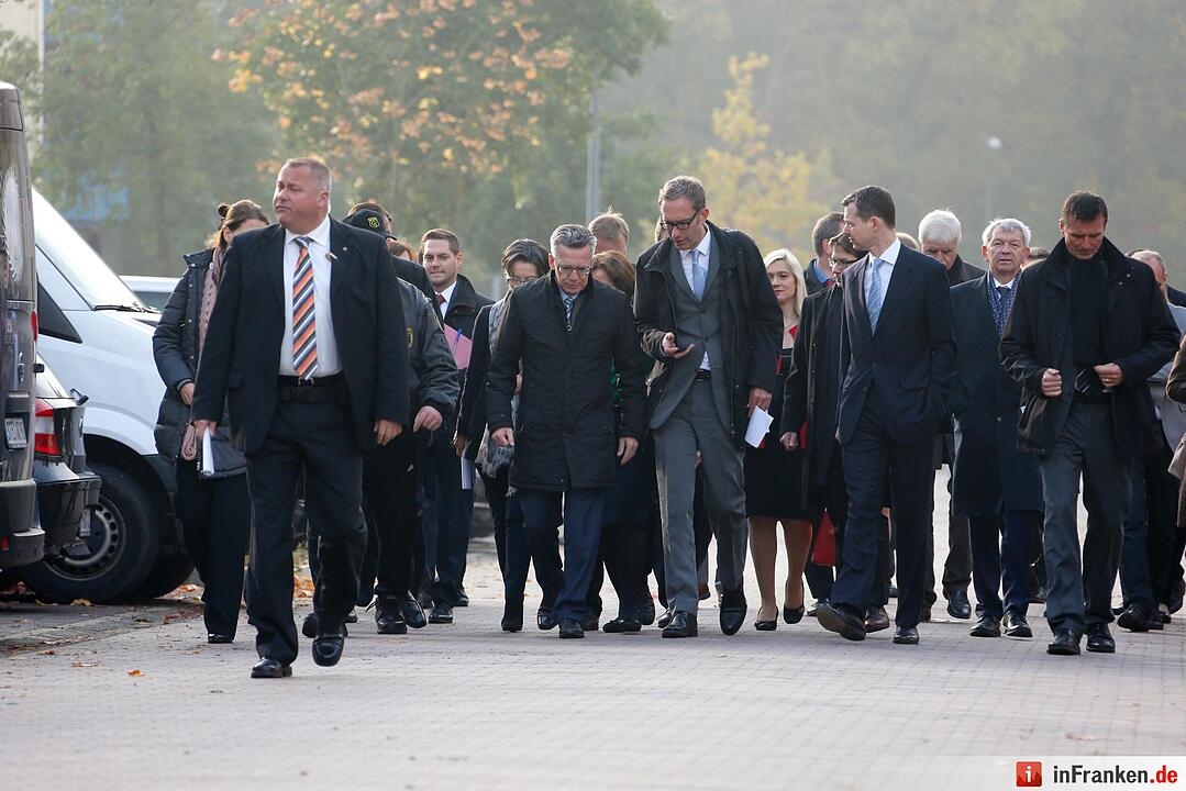Bundesinnenminister Thomas de Maizière (CDU) hat das Balkanzentrum in Bamberg besucht