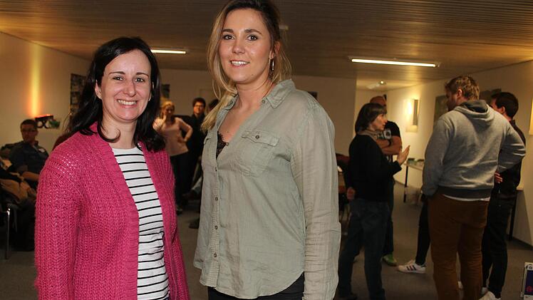 Jennifer Baumüller und Verena Meyer ollen die neuen Erkenntnisse des Seminars in der Praxis erproben. Foto: Sonny Adam