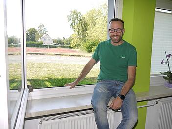 Da wäre noch ein Plätzchen frei:  Der Weidhäuser Bürgermeister Markus Mönch wüsste schon, wo der neue Kinderhort hinkommen könnte.Foto: Berthold Köhler