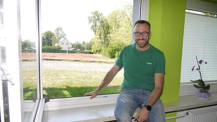 Da wäre noch ein Plätzchen frei:  Der Weidhäuser Bürgermeister Markus Mönch wüsste schon, wo der neue Kinderhort hinkommen könnte.Foto: Berthold Köhler