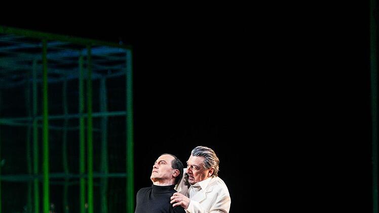 "Masse Mensch Macht": Stephan Kaluzas Schauspiel "30 Keller" feierte Premiere am Landestheater Coburg.Foto: Sebastian Buff