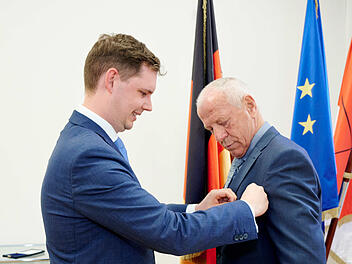 Bamberg: Postbote erhält Verdienstmedaille der Bundesrepublik Deutschland - "für außerordentlichen Einsatz" Bamberg: Postbote erhält Verdienstmedaille der Bundesrepublik Deutschland - "für außerordentlichen Einsatz"