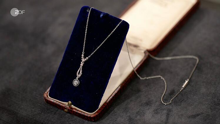 Ein Art-d&eacute;co-Collier datierte Wendela Horz um 1920.