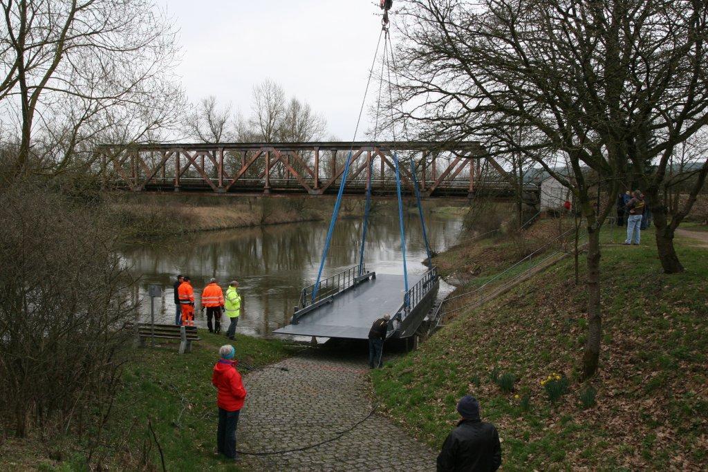Pettstadter Fähre schwimmt wieder