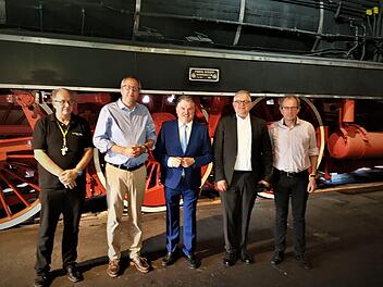 Hoher Besuch im DDM in Neuenmarkt; unser Bild zeigt (von links) DDM-Geschäftsführer Rüdiger Köhler, Präsident Andreas Voßkuhle, Landrat Klaus Peter Söllner und die Richter am Bundesverfassungsgericht, Peter M. Huber und Johannes Masing. Werner Reißaus