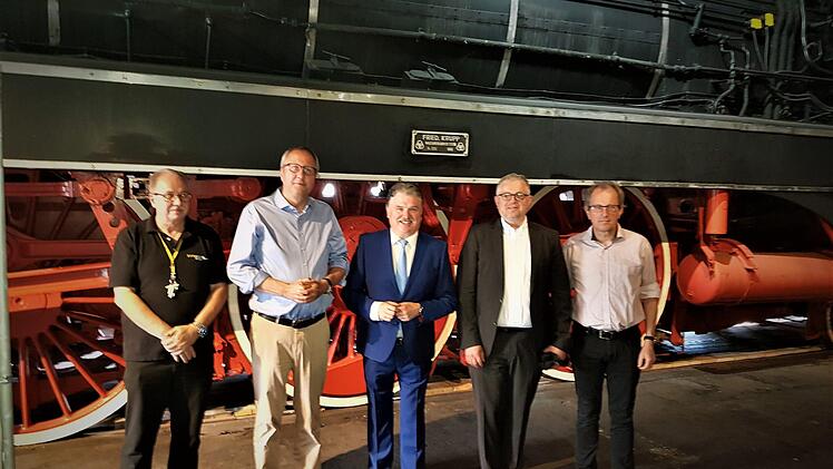 Hoher Besuch im DDM in Neuenmarkt; unser Bild zeigt (von links) DDM-Geschäftsführer Rüdiger Köhler, Präsident Andreas Voßkuhle, Landrat Klaus Peter Söllner und die Richter am Bundesverfassungsgericht, Peter M. Huber und Johannes Masing. Werner Reißaus