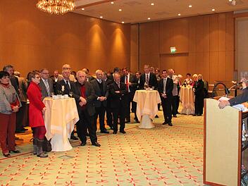 Zum Neujahrsempfang des Hotel- und Gaststättenverbandes hatte Kreisvorsitzender Heinz Stempfle Kollegen und Vertreter des öffentlichen Lebens in das Hotel Sonnenhügel gebeten. Fotos: Mäuser