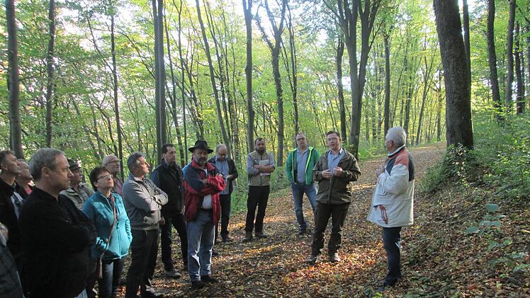 Am Mühlenberg (Foto) inspizierten die "Waldläufer" den geplanten Standort des Naturfriedhofs. Foto: Winfried Ehling