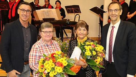 Verleihung der goldenen Ehrenamtskarte (von links): Holger Diez, Leiter des Sozialamts, Marianne Morchel, Brigitte Eisenträger und Thomas Nowak  Fotos: Desombre