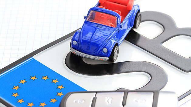 Auch ein Auto braucht eine neue Adresse: Das solltest du beim Ummelden nach einem Umzug beachten.