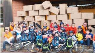 80 Päckchen und Pakete wurden für Bikepool-Schulen von den Schülern gepackt.  Foto: Realschule