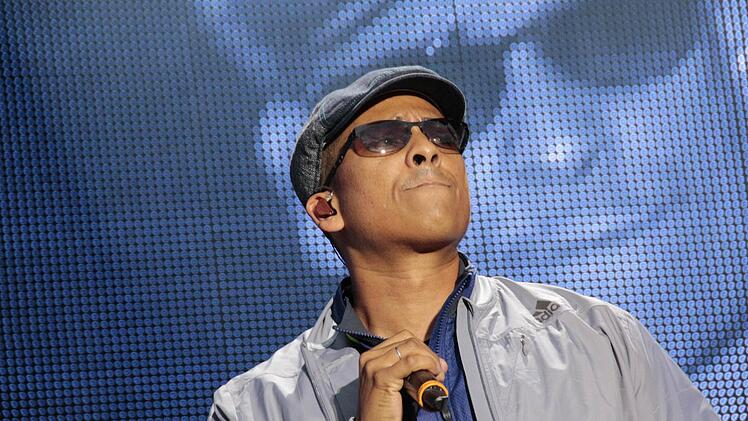 Xavier Naidoo machte seine Fans am Samstag im Forchheimer Jahnstadion glücklich. Foto: Josef Hofbauer