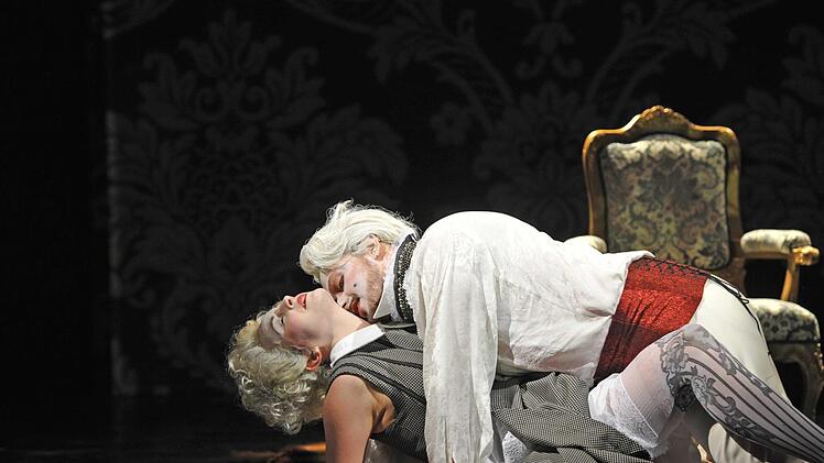 Turbulente Verwechslungen: Szene aus der Neuinszenierung von "Figaros Hochzeit" am Landestheater Coburg.Foto: Andrea Kremper