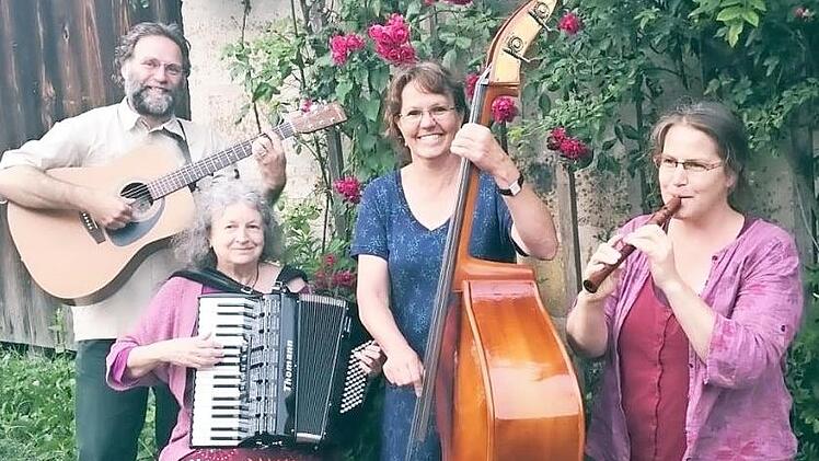 Das Ensemble "Intermusikalisch" (von links): Peter Bittrich, Karin Meyer-Jungclaussen, Tina Betz und Maria Koch Foto: privat