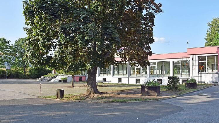 Die Verwaltungsgemeinschaft Theres finanziert die Neugestaltung des Pausenhofes der Johann-Peter-Wagner-Schule in Obertheres. Foto: Ulrike Langer