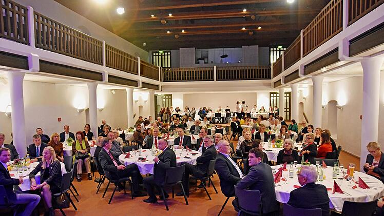 Mit einem Festakt wurde das 60-jährige Bestehen der Berufsfachschule für Pflegeberufe in der Stadthalle Haßfurt gefeiert.Ulrike Langer