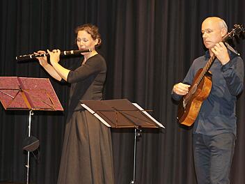Das Duo Hinrichs und Hladek machte im Kreiskulturraum mit dem Programm „Göttlicher Funke – Schubert und Beethoven“ den Anfang der Konzertreihe.