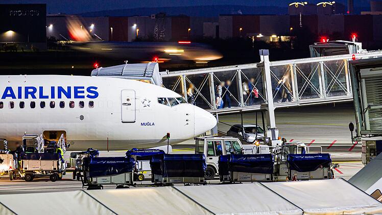 Flughafen Hannover - Ankunft Afghanen mit Aufnahmezusage