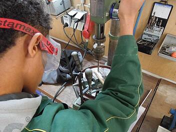 Bei Praktika haben die jugendlichen Asylbewerber vom Volkersberg bewiesen, dass sie anpacken können. Viele Firmen würden auch Flüchtlinge einstellen, wenn die Rahmenbedingen geklärt sind. Fotos: Haus Volkersberg