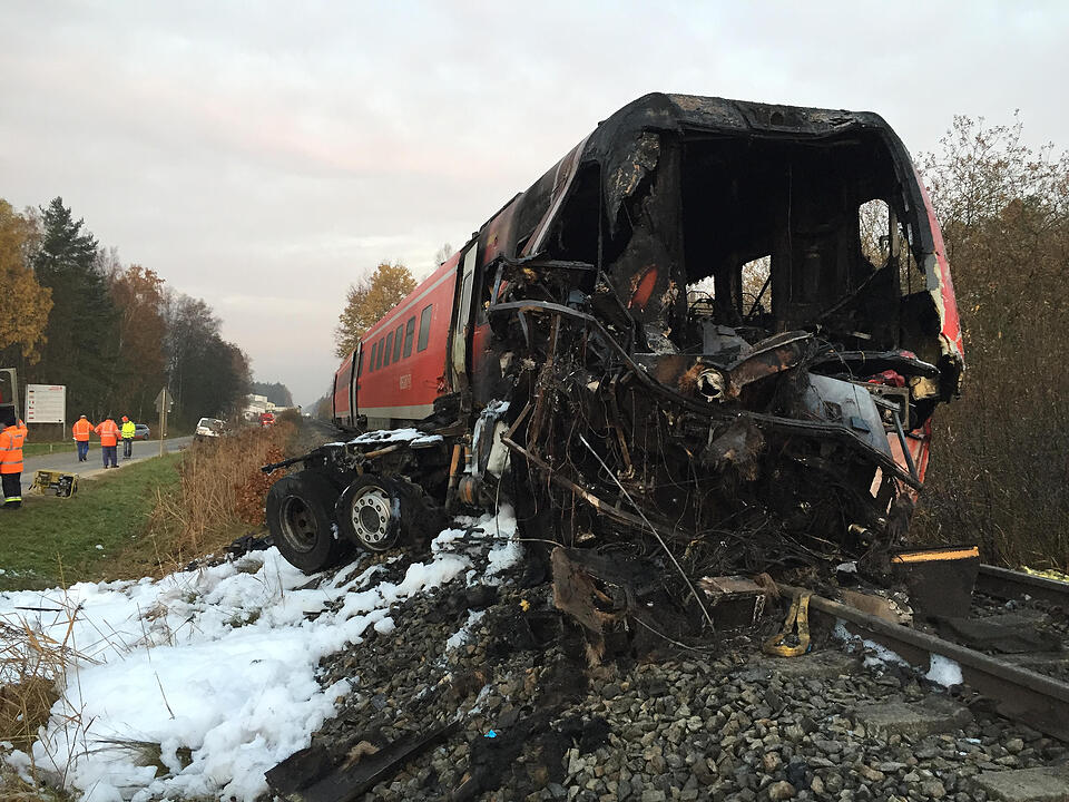 Tagbilder: Zugunglück in der Oberpfalz