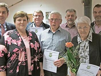 GV Pautzfeld (v. l.): Bürgermeister Torsten Gunselmann, Vorsitzende Claudia Rattel, Josef Schuberth, Friedbert Schneider, Wolfgang Schrauder, Annemarie Fabry, Klaus Denzler Foto: Mathias Erlwein