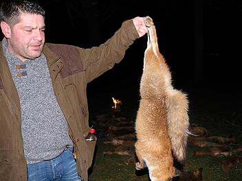 Daniel Lohfink mit einem erlegten Fuchs. Gerd Schaar