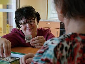 Mit ihrem offenen und angenehmen Wesen hat Doris Brettl Heimleiter Marc Schießl von sich überzeugt. Fotos: Sarah Stieranka