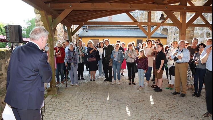 Bamberg: Pfingstausstellung auf Giechburg er&ouml;ffnet - bis wann die Kunstwerke zu sehen sind