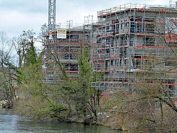 Luxuswohnviertel haben die Preisgrenze in den letzten Jahren steil nach oben geschoben: Allerdings hat sich die Fertigstellung der ersten Wasserhäuser auf der Erba-Insel deutlich verzögert. Foto: Ronald Rinklef