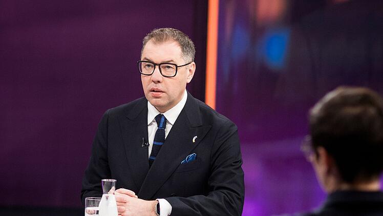 Der ukrainische Botschafter Oleksii Makeiev dankte Deutschland abermals f&uuml;r den Einsatz Deutschlands. Ihm gefalle die "Fingerspitzendiplomatie von Friedrich Merz". Er sei jedoch "gegen US-Bashing. Wir brauchen die Vereinigten Staaten als Partner."