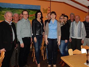 Die neue CSU-Führung in Breitbrunn mit (von links) Günther Geiling, Heinrich Baum, Franz Behütuns, Michael Geiling, Staatssekretärin Dorothee Bär, Alfons Strätz, CSU-Vorsitzende Cynthia Derra, Christine Kuchenmeister, Renate Derra, Richard Kuchenmeister, Willibald Reich und Leo Hofmann. Foto: privat