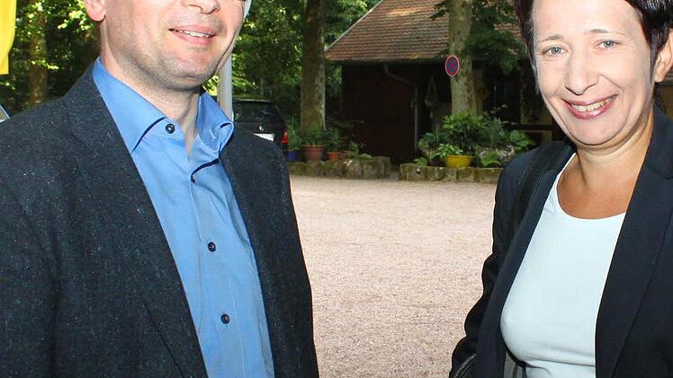 Klinikums-Chefin Brigitte Angermann und Redaktionsleiter Alexander Müller. Foto: Jürgen Gärtner