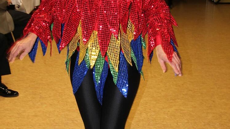 Ein schräger, bunter Vogel, dem Barbara Besold aus Weismain Leben einhaucht, ist aus dem Ei geschlüpft. Foto: Stephan Stöckel