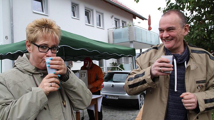Gegen die trüben Temperaturen half Holunderpunsch.
