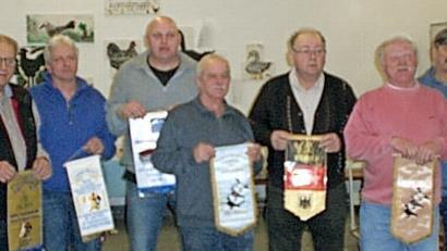 Das sind die erfolgreichen Aussteller des Gefl&uuml;gelzuchtvereins, von links: Dieter Pohley, Rainer Kettler, Bernhard Krapf, Peter R&uuml;big, Helmut Trinkerl, Otto Gansert und Rupert Bockelt.  Foto: pr