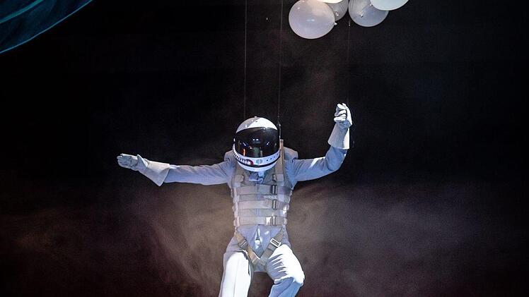 Turbulent und unterhaltsam: Szene aus Eduard Künnekes Operette "Der Vetter aus Dingsda" am Landestheater Coburg.Foto: Sebastian Buff