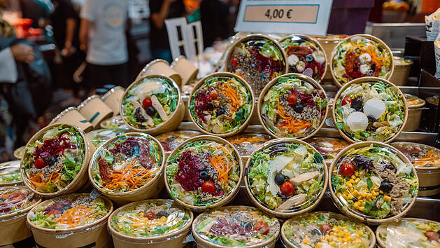 Fertigsalat im Supermarkt
