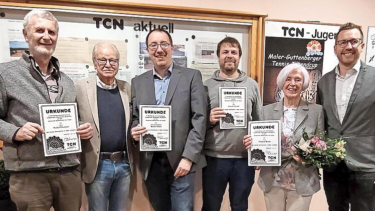 Ehrungen standen beim TCN an (v. l.): Rudi Hueber, Vorsitzender Ernst Wölfel, Bürgermeister Martin Walz, Ossian Peuker, Thekla Mieth und Zweiter Vorsitzender Florian Hofmann.