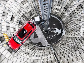 Turm der Autostadt in Wolfsburg