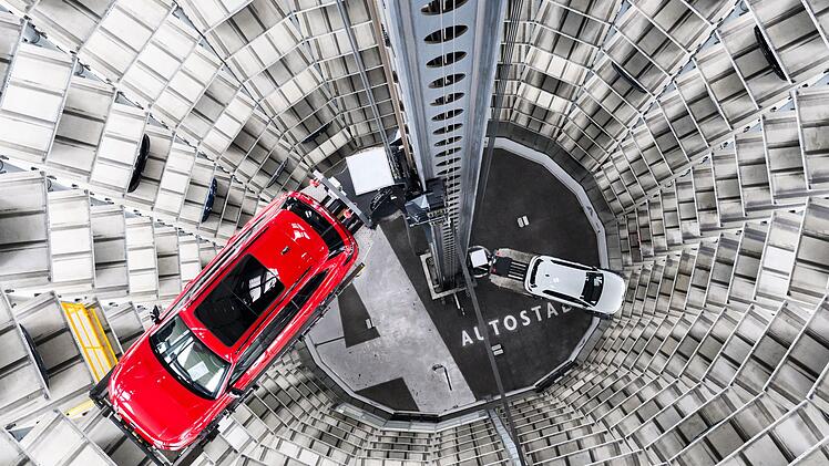 Turm der Autostadt in Wolfsburg