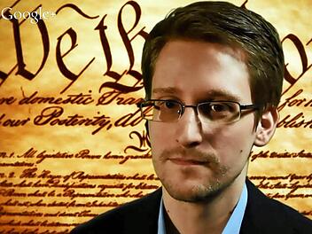 Edward Snowden im Google Hangout. Screenshot: YouTube