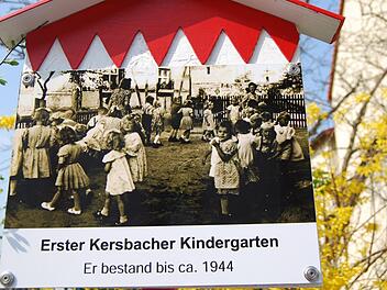 Station 16: Helfer und Nachbarn bei der Dreschmaschine. Foto: Gerhard Hoch