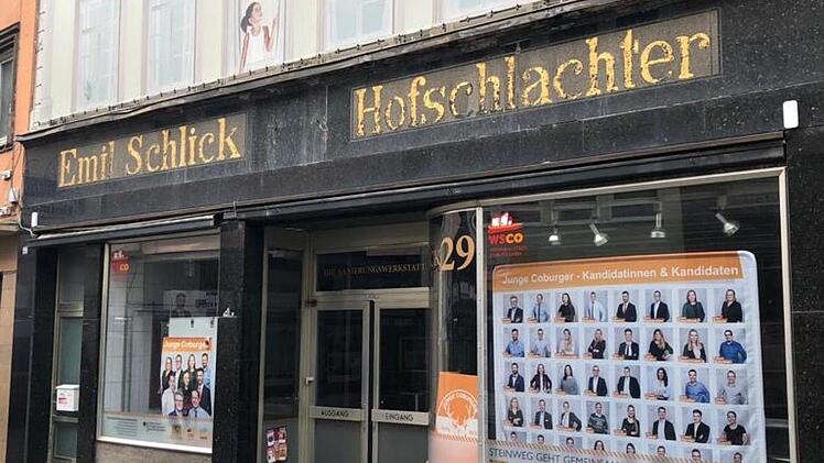 Nicht erlaubt: Wahlwerbung am beziehungsweise im Schlick-Gebäude, das der städtischen Wohnbau gehört.Foto: privat