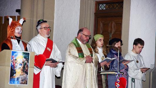 Eichhörnchen und Pirat, Clown und Rübezahl verrichteten den Ministrantendienst beim Faschingsgottesdienst in der Herz-Jesu-Kirche von Bad Kissingen.